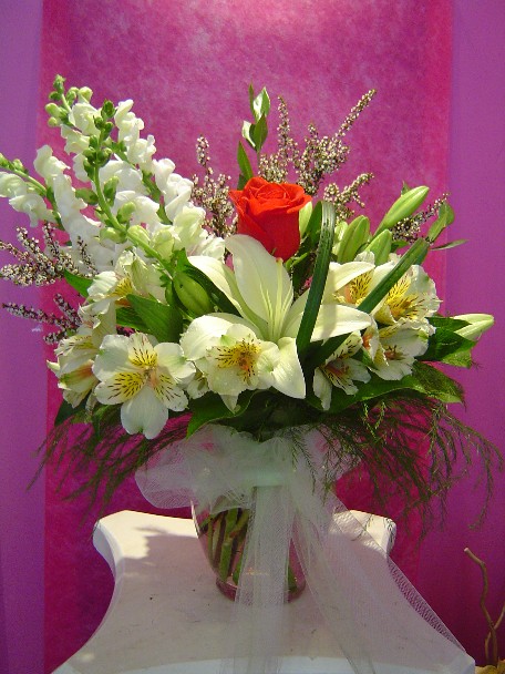 Snapdragon, rose, thryptomene, alstroemeria, lilies, and monkey grass