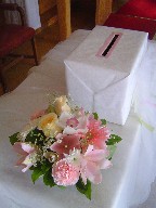 Signing table arrangement